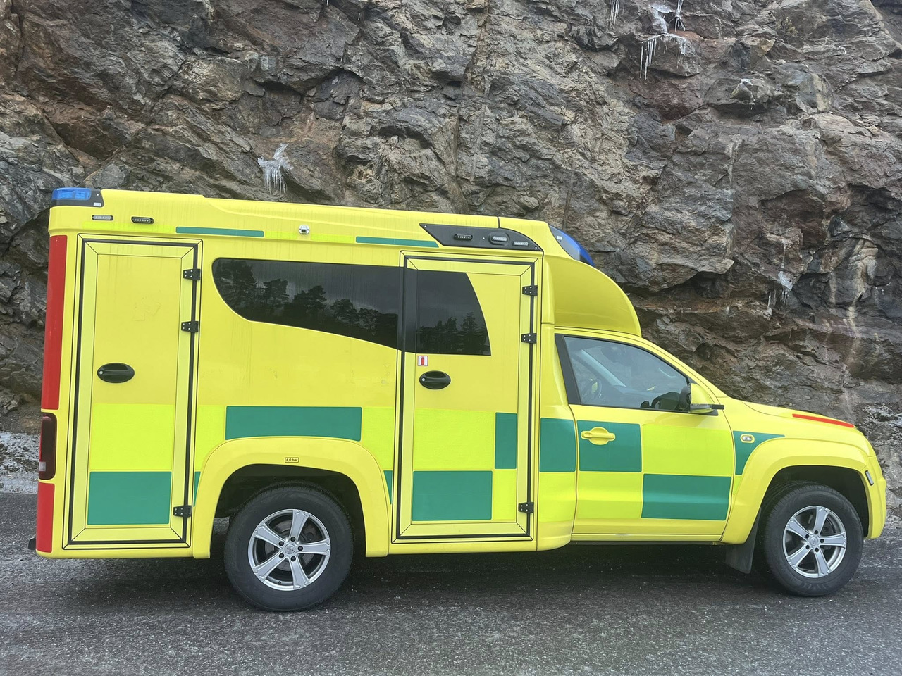 VOLKSWAGEN Amarok 4motion - سيارة اسعاف: صورة 4 VOLKSWAGEN Amarok 4motion - سيارة اسعاف: صورة 4