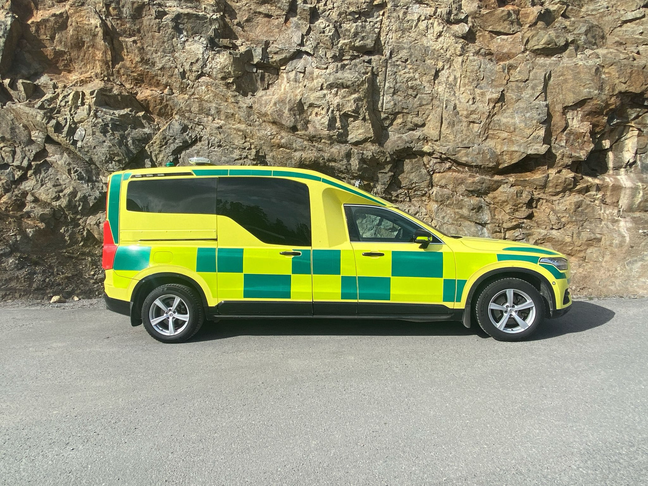Volvo Nilsson XC90 D5 AWD - Ambulance - RESERVERAD !! - سيارة اسعاف: صورة 5 Volvo Nilsson XC90 D5 AWD - Ambulance - RESERVERAD !! - سيارة اسعاف: صورة 5