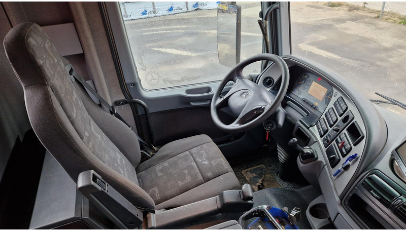 Interior photo 1: Mercedes-Benz ACTROS 2544L 6X2*4 HMF 1420K4 2012 Mercedes-Benz ACTROS 2544L 6X2*4 HMF 1420K4 2012 Interior photo 1: Mercedes-Benz ACTROS 2544L 6X2*4 HMF 1420K4 2012 Mercedes-Benz ACTROS 2544L 6X2*4 HMF 1420K4 2012