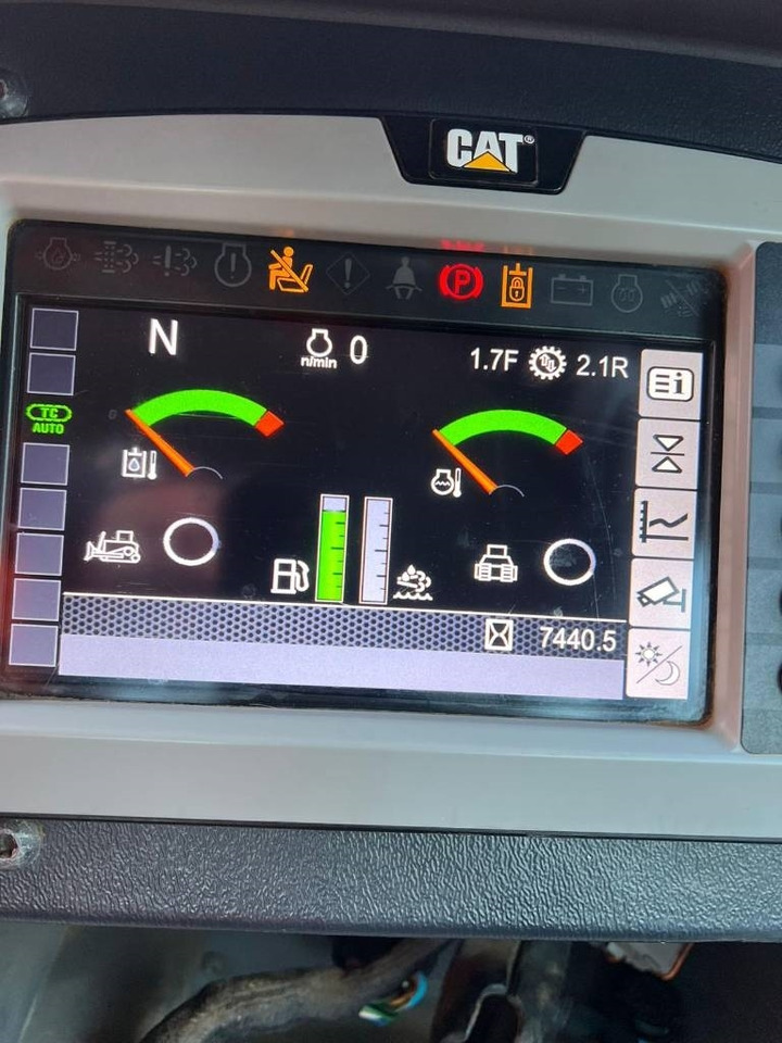 CAT D 4 K 2 LGP (Under Preparation) - جرافة: صورة 2 CAT D 4 K 2 LGP (Under Preparation) - جرافة: صورة 2