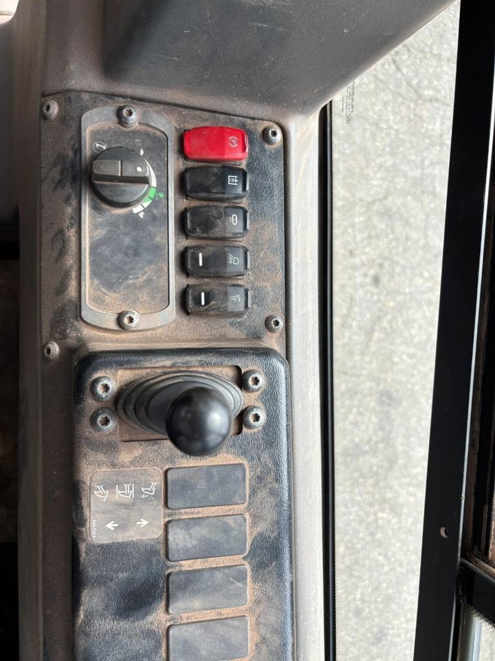 جرافة CAT D 5 K 2 XL (Low Verified Hours): صورة 12 جرافة CAT D 5 K 2 XL (Low Verified Hours): صورة 12