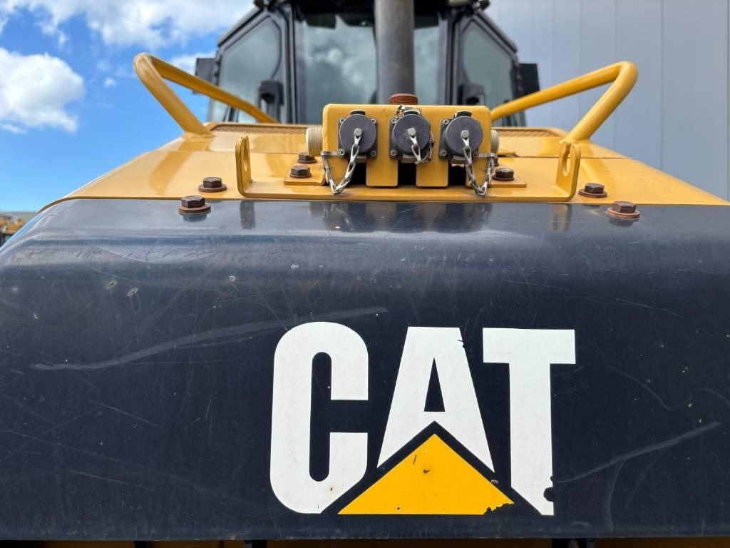 جرافة CAT D 5 K 2 XL (Low Verified Hours): صورة 24 جرافة CAT D 5 K 2 XL (Low Verified Hours): صورة 24