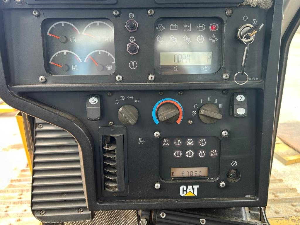 CAT D 6 T XL (Under Preparation + New Tracks) - جرافة: صورة 4 CAT D 6 T XL (Under Preparation + New Tracks) - جرافة: صورة 4