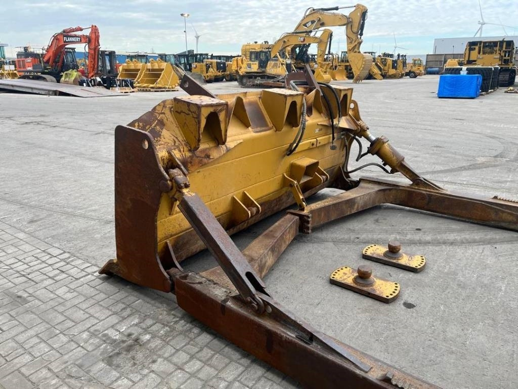 CAT D 6 XL Blade + Pusharms - شفرة الآلة: صورة 5 CAT D 6 XL Blade + Pusharms - شفرة الآلة: صورة 5