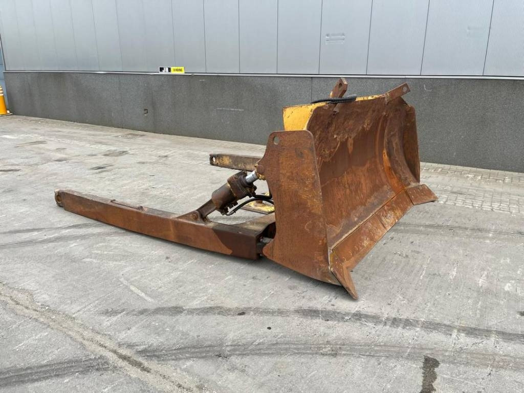 CAT D 6 XL Blade + Pusharms - شفرة الآلة: صورة 1 CAT D 6 XL Blade + Pusharms - شفرة الآلة: صورة 1