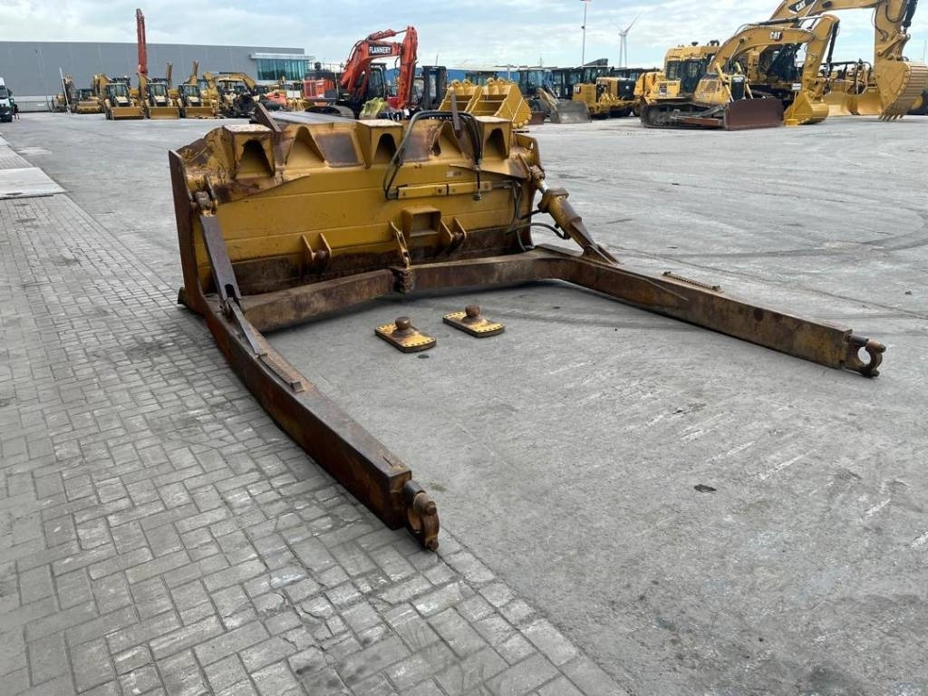 CAT D 6 XL Blade + Pusharms - شفرة الآلة: صورة 4 CAT D 6 XL Blade + Pusharms - شفرة الآلة: صورة 4