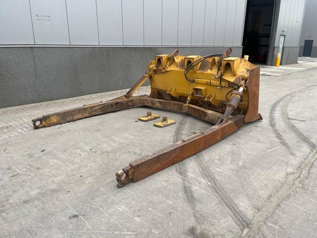 CAT D 6 XL Blade + Pusharms - شفرة الآلة: صورة 3 CAT D 6 XL Blade + Pusharms - شفرة الآلة: صورة 3