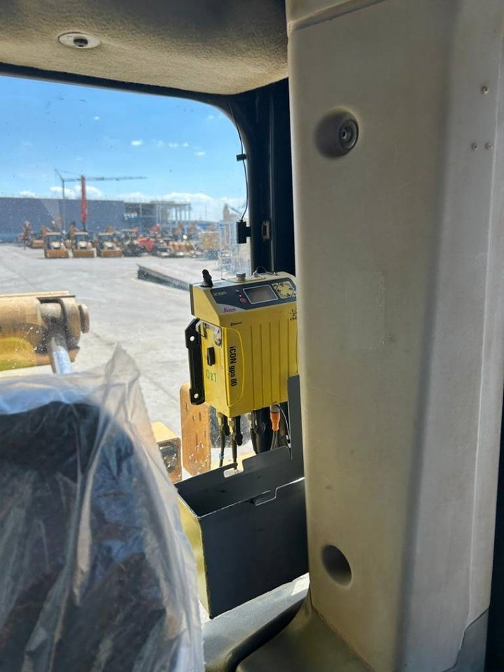 جرافة CAT D 8 T (Leica GPS): صورة 16