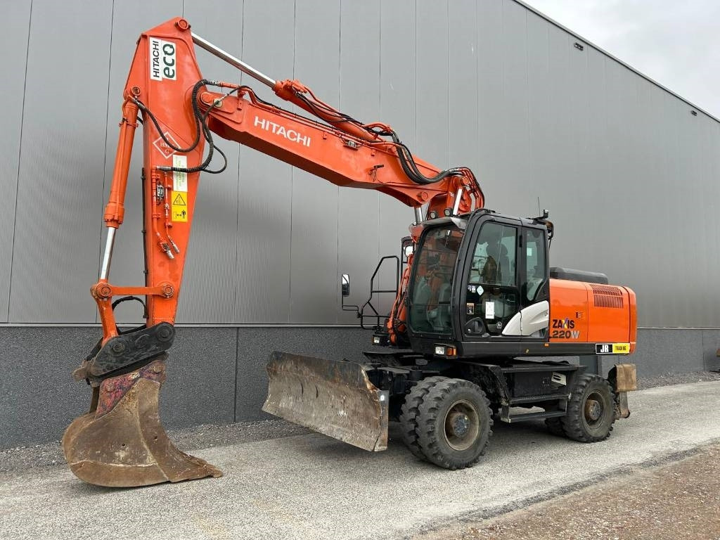 Hitachi ZX220W-5B - حفارة دولاب: صورة 2 Hitachi ZX220W-5B - حفارة دولاب: صورة 2