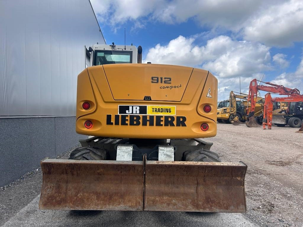 Liebherr A 912 Compact (2 Buckets) - حفارة دولاب: صورة 4 Liebherr A 912 Compact (2 Buckets) - حفارة دولاب: صورة 4
