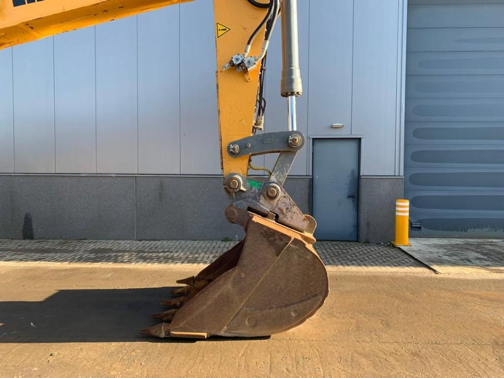 حفار زحاف Liebherr R 946 LC: صورة 9