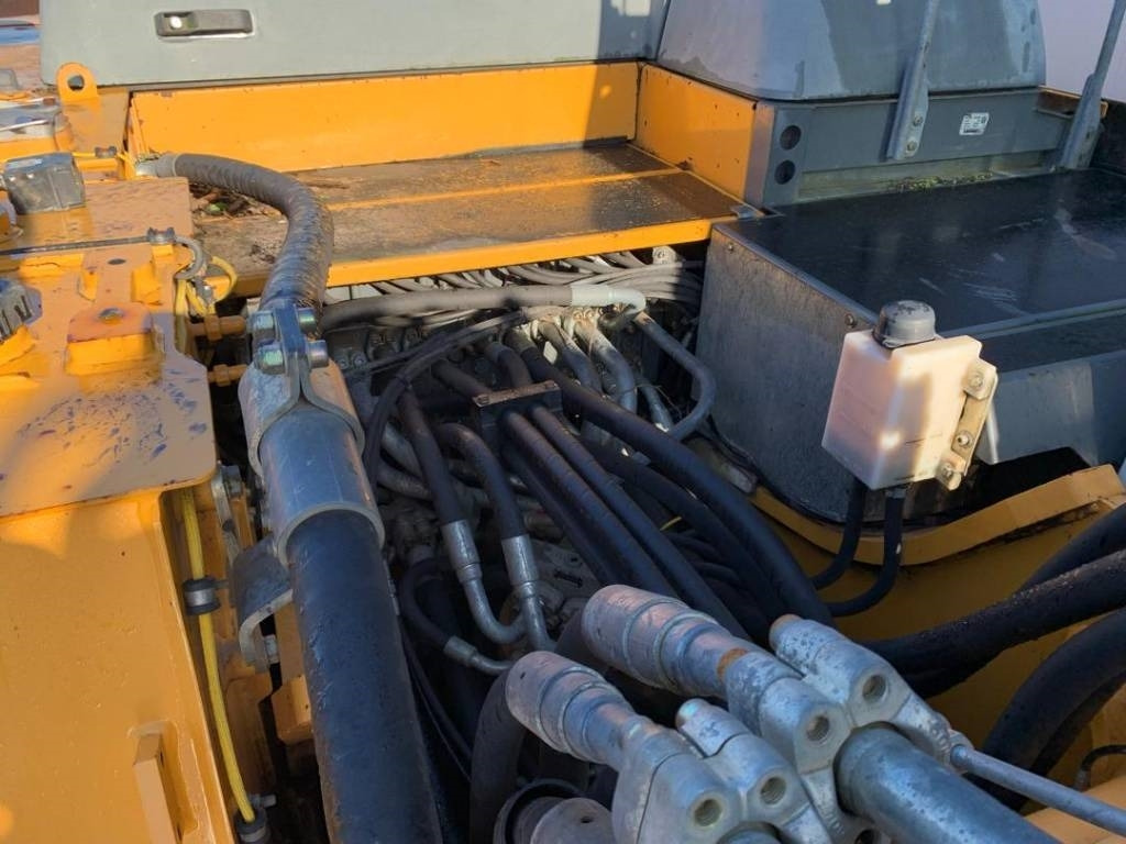 حفار زحاف Liebherr R 946 LC: صورة 21