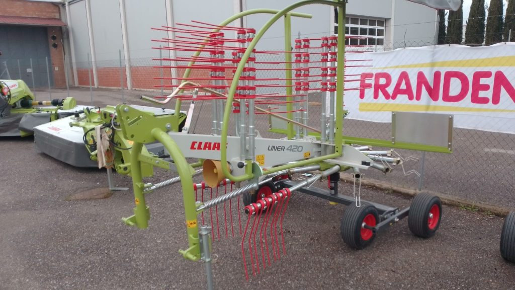 Claas Liner 420 - آلة تيبيس العشب/ آلة جمع العشب: صورة 4 Claas Liner 420 - آلة تيبيس العشب/ آلة جمع العشب: صورة 4