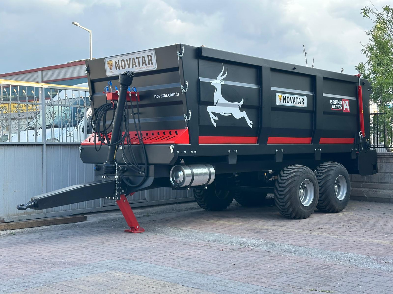 Novatar Manure Spreader Trailer 10 M3 - آلة رش السماد الطبيعي: صورة 2 Novatar Manure Spreader Trailer 10 M3 - آلة رش السماد الطبيعي: صورة 2