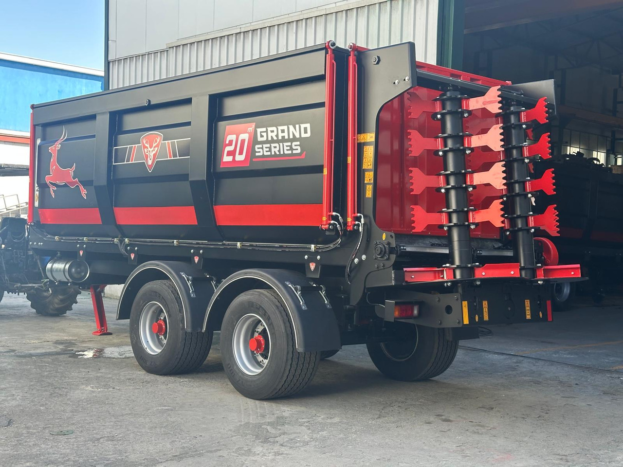 Novatar Manure Spreader Trailer 20 M3 - آلة رش السماد الطبيعي: صورة 1 Novatar Manure Spreader Trailer 20 M3 - آلة رش السماد الطبيعي: صورة 1