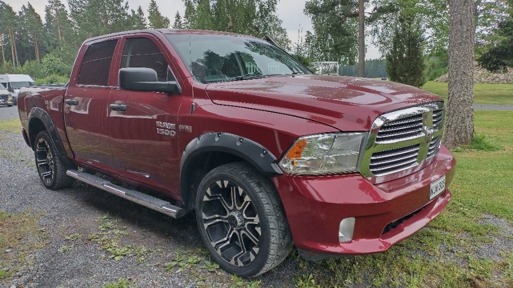 Dodge RAM 1500 5,7 hemi - شاحنة البيك أب: صورة 1 Dodge RAM 1500 5,7 hemi - شاحنة البيك أب: صورة 1