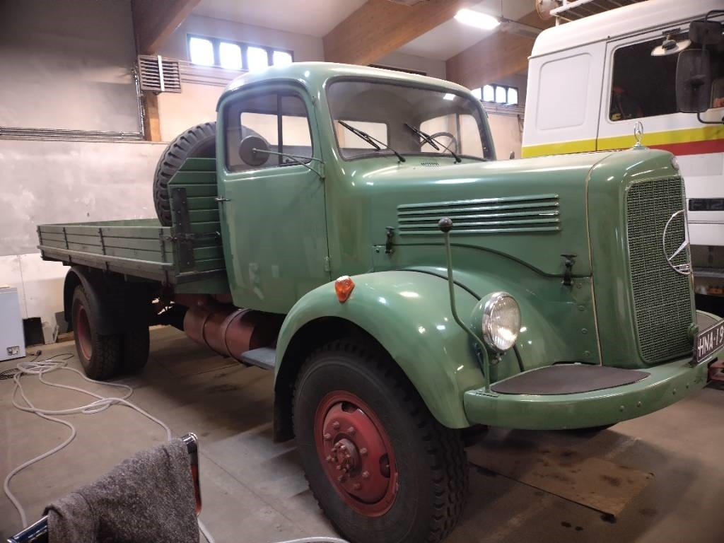 Mercedes-Benz 4x4 Kippilava,museo rekisterissä - شاحنة قلاب: صورة 1 Mercedes-Benz 4x4 Kippilava,museo rekisterissä - شاحنة قلاب: صورة 1