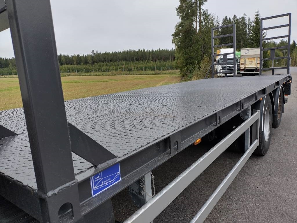 Scania R560 6x2 täysilmaj.uusi koneenkuljetusritilä - شاحنات مسطحة: صورة 3 Scania R560 6x2 täysilmaj.uusi koneenkuljetusritilä - شاحنات مسطحة: صورة 3