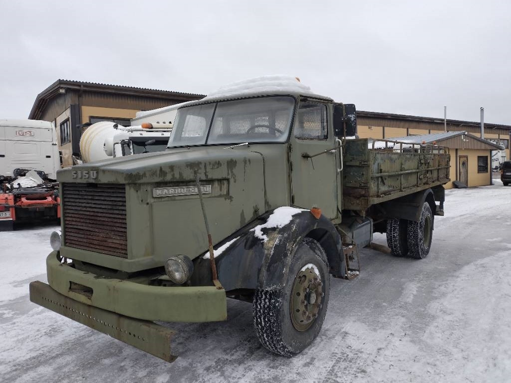 Sisu Karhu rahtilava ja ulosotto - شاحنات مسطحة: صورة 2 Sisu Karhu rahtilava ja ulosotto - شاحنات مسطحة: صورة 2