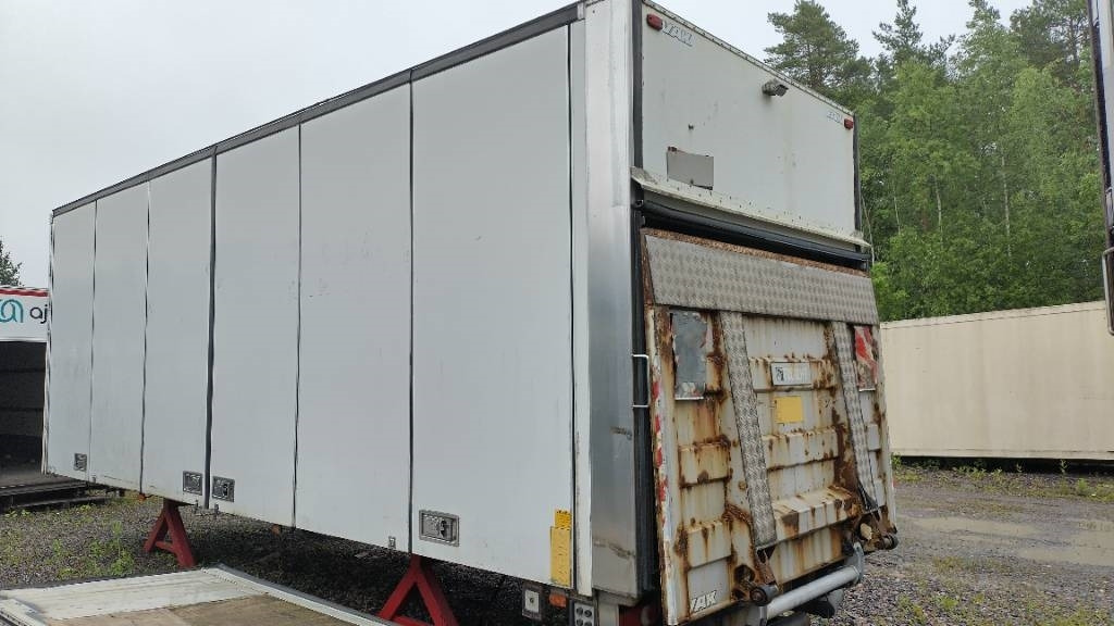 VAK 7,5m kokosivuauk kori+pl-nostin - حاوية قابلة للتبديل- صندوق: صورة 2 VAK 7,5m kokosivuauk kori+pl-nostin - حاوية قابلة للتبديل- صندوق: صورة 2
