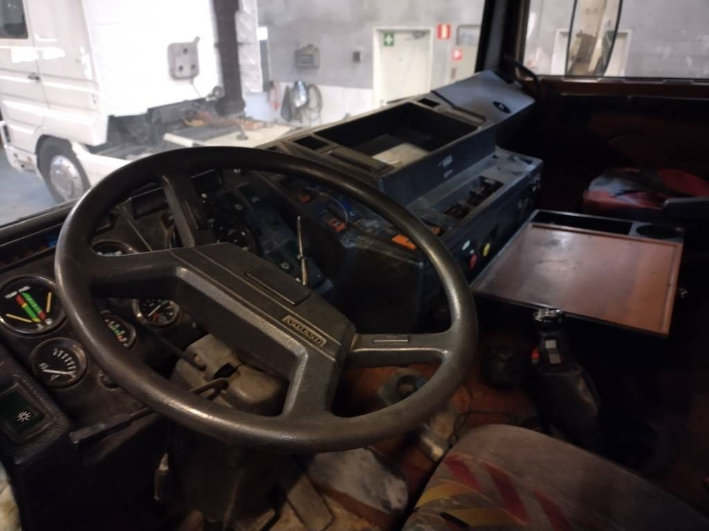 Volvo F12 6x2 ketjulaitteilla, Museointiin  Volvo F12 6x2 ketjulaitteilla, Museointiin: صورة 7