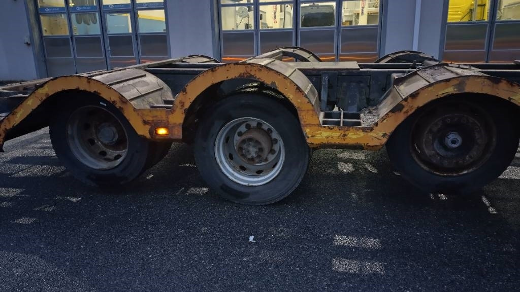 Volvo F16 8x2 metsäkone ritilä, rautajouset,hydr.perä - شاحنة قطع الأشجار: صورة 3 Volvo F16 8x2 metsäkone ritilä, rautajouset,hydr.perä - شاحنة قطع الأشجار: صورة 3