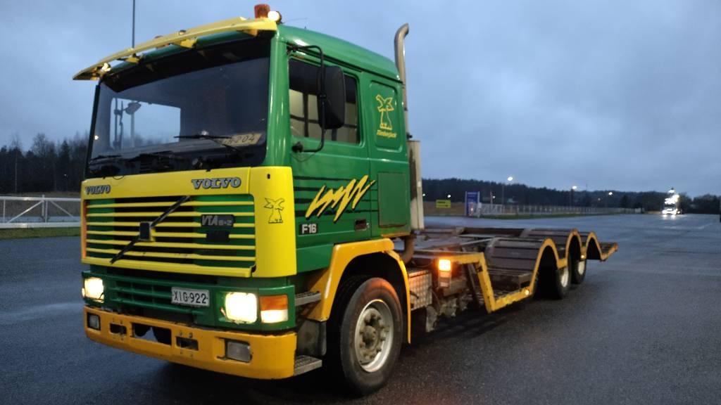 Volvo F16 8x2 metsäkone ritilä, rautajouset,hydr.perä - شاحنة قطع الأشجار: صورة 1 Volvo F16 8x2 metsäkone ritilä, rautajouset,hydr.perä - شاحنة قطع الأشجار: صورة 1