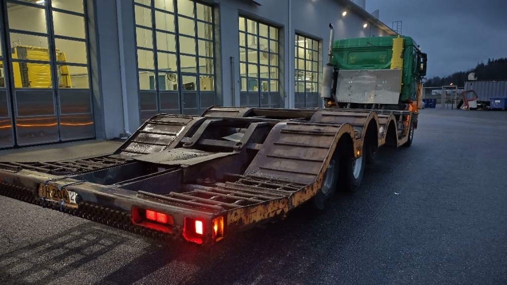 Volvo F16 8x2 metsäkone ritilä, rautajouset,hydr.perä - شاحنة قطع الأشجار: صورة 4 Volvo F16 8x2 metsäkone ritilä, rautajouset,hydr.perä - شاحنة قطع الأشجار: صورة 4