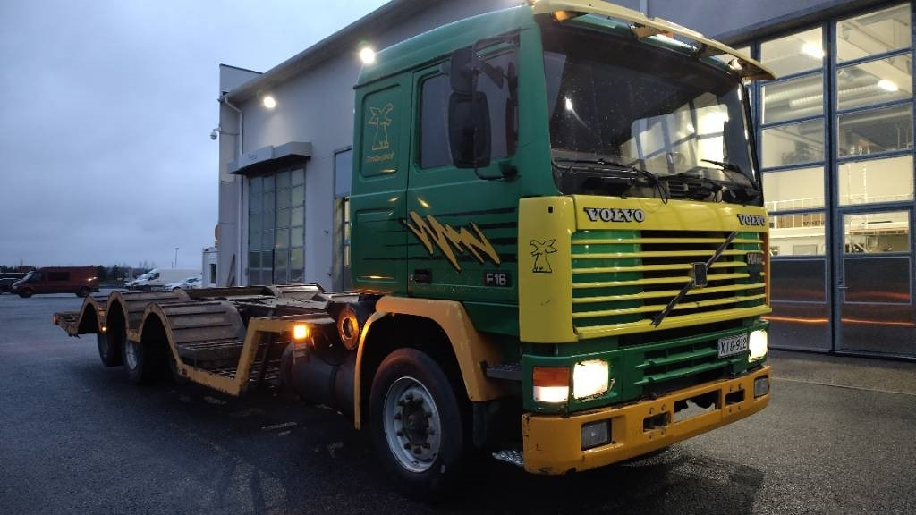 Volvo F16 8x2 metsäkone ritilä, rautajouset,hydr.perä - شاحنة قطع الأشجار: صورة 2 Volvo F16 8x2 metsäkone ritilä, rautajouset,hydr.perä - شاحنة قطع الأشجار: صورة 2