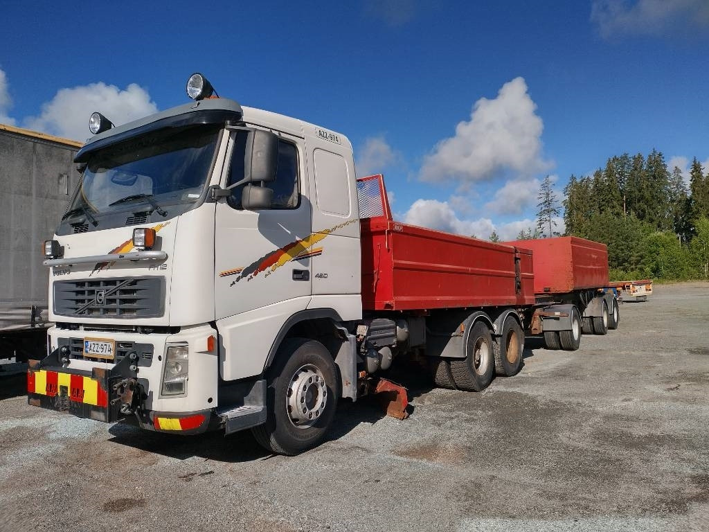 Volvo FH12 aurausvarustus,kasettilava+ Kome kasettikärry - شاحنة قلاب: صورة 1 Volvo FH12 aurausvarustus,kasettilava+ Kome kasettikärry - شاحنة قلاب: صورة 1