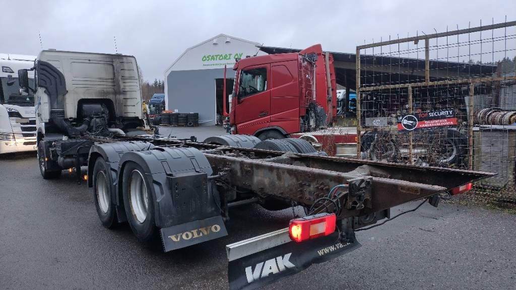 Volvo FH13 6x2 alusta, manuaalivaihteisto - شاحنة هيكل كابينة: صورة 4 Volvo FH13 6x2 alusta, manuaalivaihteisto - شاحنة هيكل كابينة: صورة 4
