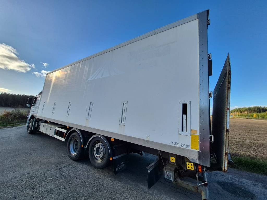 Volvo FM D11 450 6x2 umpikori+pl-nostin  - شاحنة مقفلة: صورة 3 Volvo FM D11 450 6x2 umpikori+pl-nostin  - شاحنة مقفلة: صورة 3