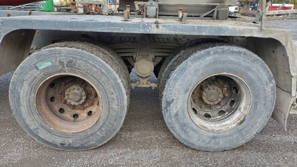 Volvo FM9 8x4 full steel,manual, mixer - شاحنة صهريج: صورة 5 Volvo FM9 8x4 full steel,manual, mixer - شاحنة صهريج: صورة 5