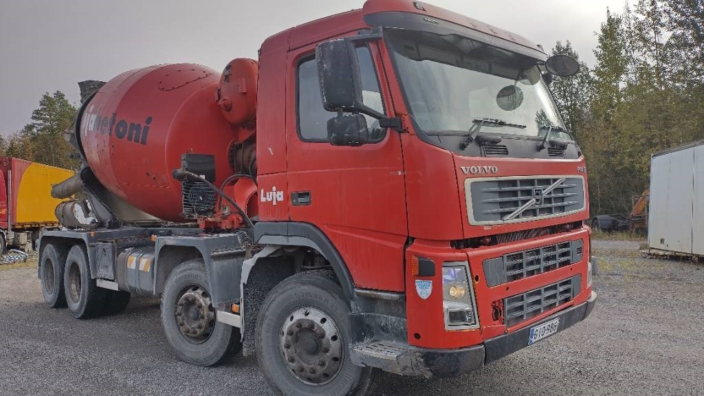 Volvo FM9 8x4 full steel,manual, mixer - شاحنة صهريج: صورة 2 Volvo FM9 8x4 full steel,manual, mixer - شاحنة صهريج: صورة 2