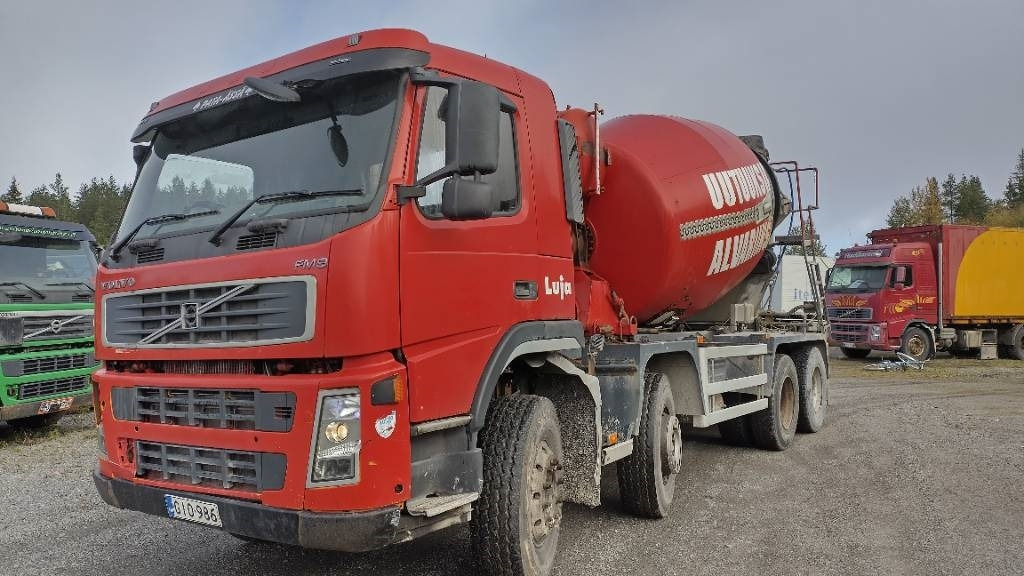Volvo FM9 8x4 full steel,manual, mixer - شاحنة صهريج: صورة 1 Volvo FM9 8x4 full steel,manual, mixer - شاحنة صهريج: صورة 1