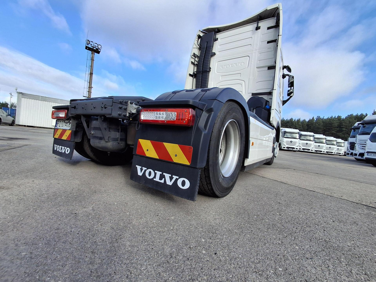 2023 Volvo FH 500 Globetrotter XL Side Skirts - وحدة جر: صورة 3 2023 Volvo FH 500 Globetrotter XL Side Skirts - وحدة جر: صورة 3