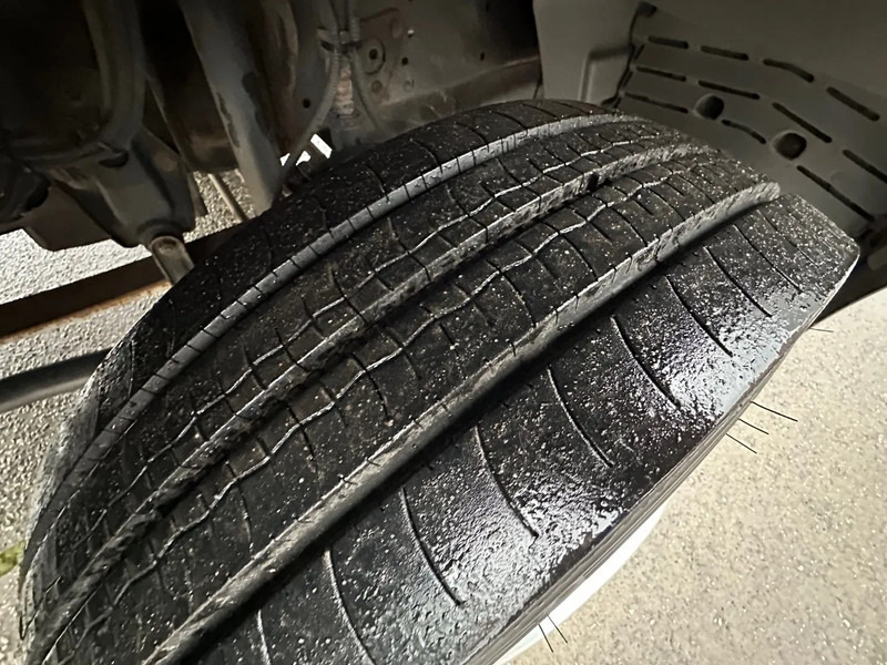 Mercedes-Benz Atego 815 / NL TRUCK / EURO 3 / LOW KM / BOX+LIFT / MANUAL / ANALOG TACHO - شاحنة مقفلة: صورة 4 Mercedes-Benz Atego 815 / NL TRUCK / EURO 3 / LOW KM / BOX+LIFT / MANUAL / ANALOG TACHO - شاحنة مقفلة: صورة 4