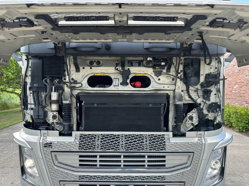 Volvo FH 460 / GLOBETROTTER / EURO 6 / I-Shift / HYDRAULIC / FULL AIR / NEW TACHO - وحدة جر: صورة 3 Volvo FH 460 / GLOBETROTTER / EURO 6 / I-Shift / HYDRAULIC / FULL AIR / NEW TACHO - وحدة جر: صورة 3