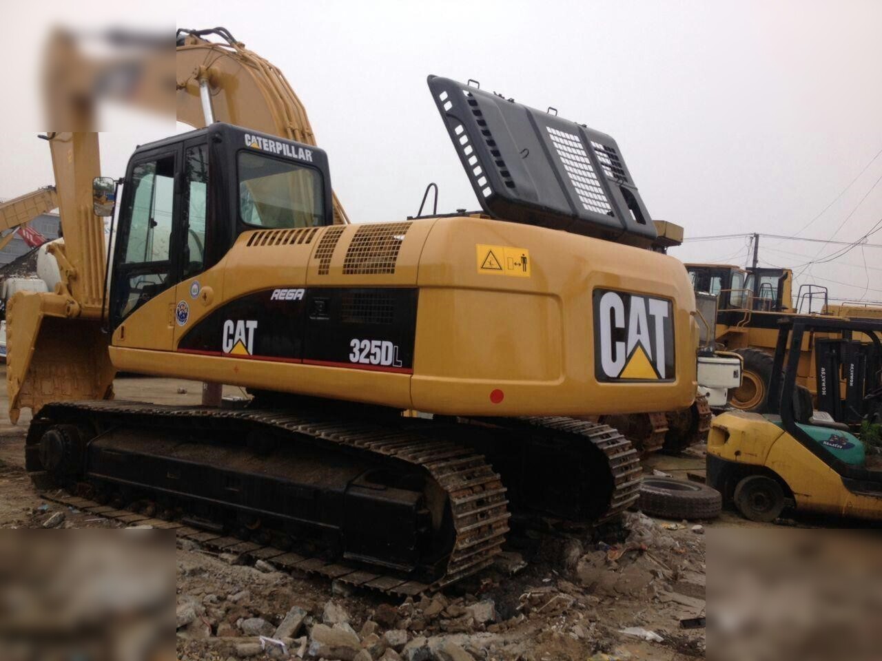 CATERPILLAR 325DL - حفار زحاف: صورة 2 CATERPILLAR 325DL - حفار زحاف: صورة 2
