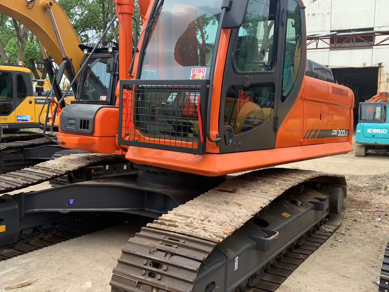 DOOSAN DX300LC - حفار زحاف: صورة 1 DOOSAN DX300LC - حفار زحاف: صورة 1