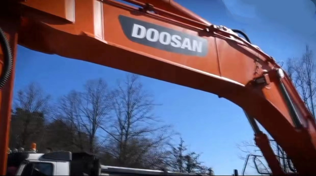 DOOSAN DX420LC - حفار زحاف: صورة 2 DOOSAN DX420LC - حفار زحاف: صورة 2