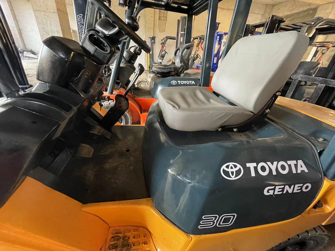 TOYOTA 62-7FD30 - آلات البناء: صورة 5 TOYOTA 62-7FD30 - آلات البناء: صورة 5