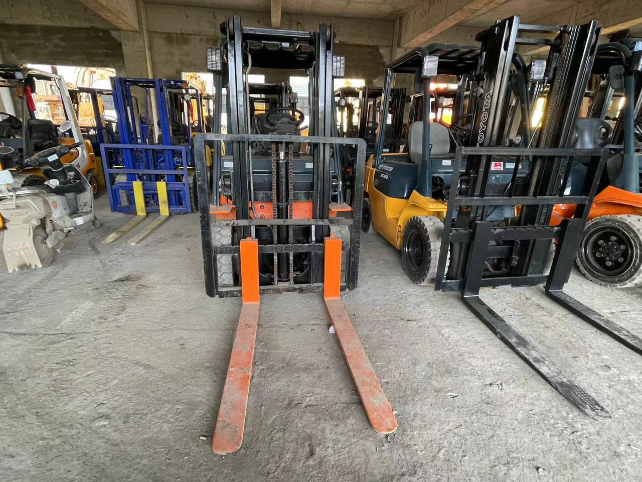 TOYOTA 62-7FD30 - آلات البناء: صورة 4 TOYOTA 62-7FD30 - آلات البناء: صورة 4