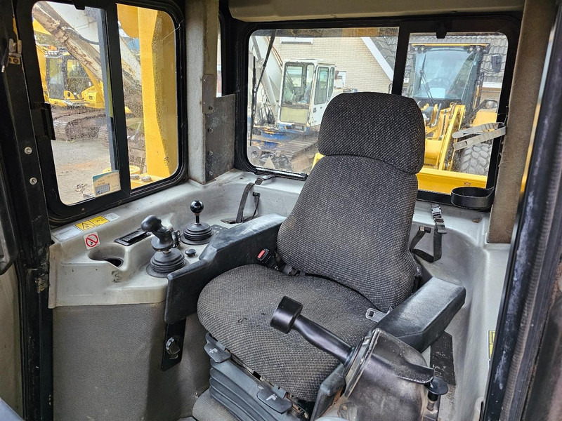 جرافة Caterpillar D6T: صورة 18