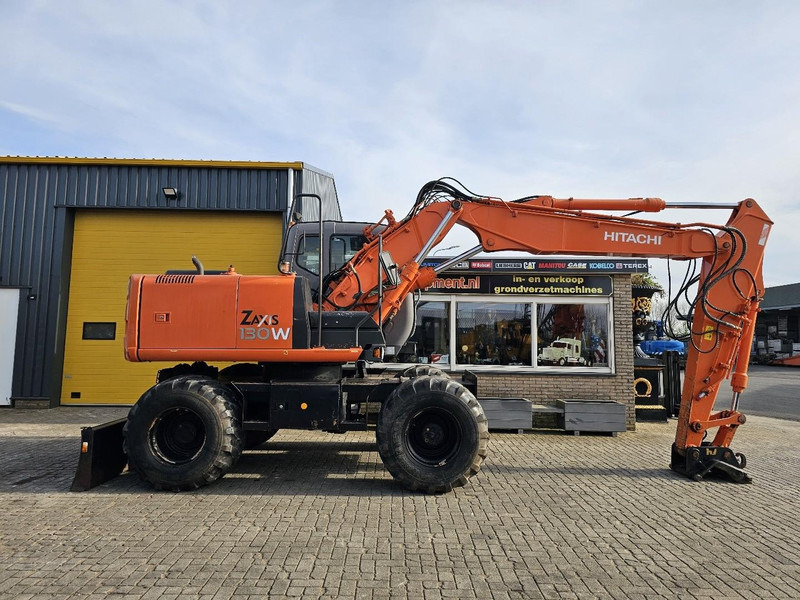 Hitachi ZAXIS 130 W - حفارة دولاب: صورة 5 Hitachi ZAXIS 130 W - حفارة دولاب: صورة 5