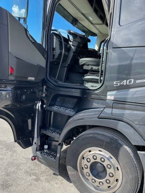 Volvo FH 540 6x2 Retarder New TUV - وحدة جر: صورة 5 Volvo FH 540 6x2 Retarder New TUV - وحدة جر: صورة 5