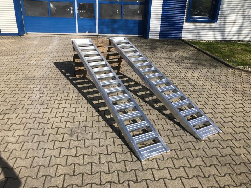 Alurampen Satz 2,5m 2000KG Minibagger Minilader Quad Auffahrrampe *INKL.19% MWST* - منحدر تحميل: صورة 5 Alurampen Satz 2,5m 2000KG Minibagger Minilader Quad Auffahrrampe *INKL.19% MWST* - منحدر تحميل: صورة 5