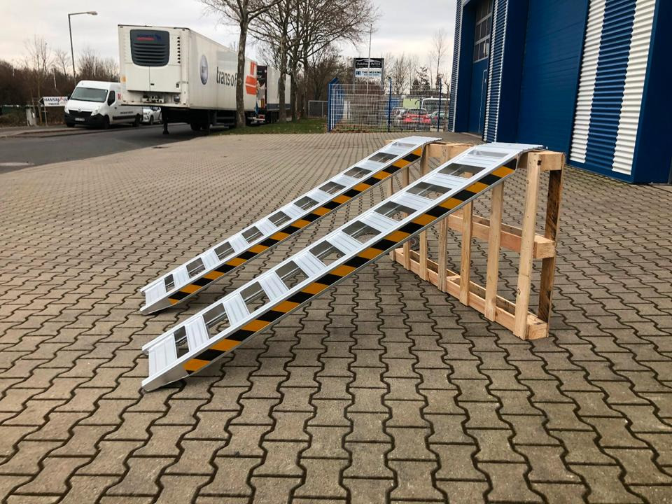 Alurampen Satz 2m 2000KG Minibagger Minilader Quad Auffahrrampe *INKL.19% MWST* - منحدر تحميل: صورة 5 Alurampen Satz 2m 2000KG Minibagger Minilader Quad Auffahrrampe *INKL.19% MWST* - منحدر تحميل: صورة 5