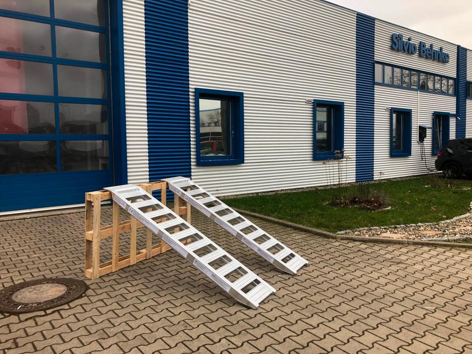 Alurampen Satz 2m 2000KG Minibagger Minilader Quad Auffahrrampe *INKL.19% MWST* - منحدر تحميل: صورة 2 Alurampen Satz 2m 2000KG Minibagger Minilader Quad Auffahrrampe *INKL.19% MWST* - منحدر تحميل: صورة 2