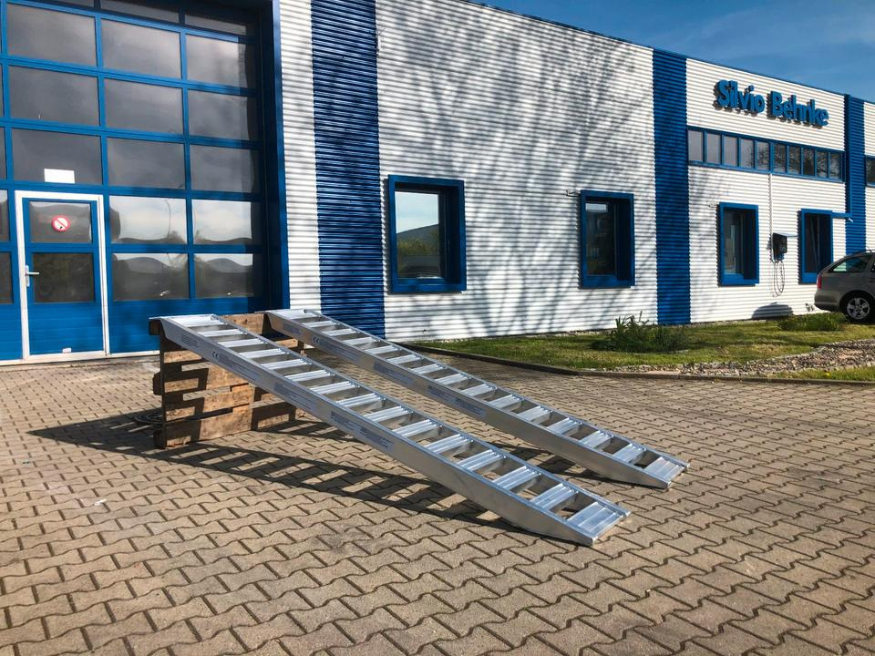 Alurampen Satz 3m 3000KG Minibagger Minilader Quad Auffahrrampe *INKL.19% MWST* - منحدر تحميل: صورة 4 Alurampen Satz 3m 3000KG Minibagger Minilader Quad Auffahrrampe *INKL.19% MWST* - منحدر تحميل: صورة 4